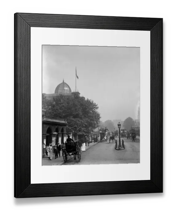 Framed Print : Edwardian London. Busy pavements full of people outside Madame Tussauds waxwork Framed Print : Edwardian London. Busy pavements full of people outside Madame Tussauds waxwork