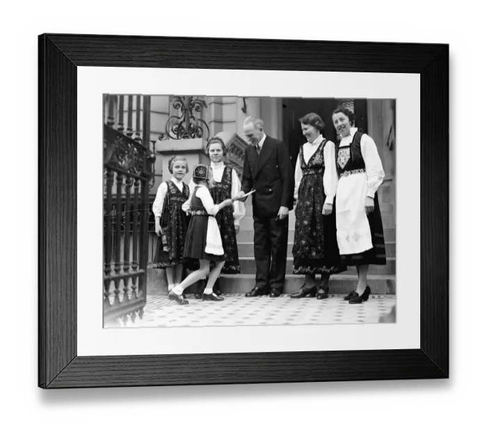 Framed Print : Norwegian Minister opens new home at Holland Park. The Norwegian Minister in London Framed Print : Norwegian Minister opens new home at Holland Park. The Norwegian Minister in London