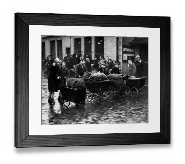 Framed Print : Londoners come with prams, carts, in fact anything on wheels for the morning ration Framed Print : Londoners come with prams, carts, in fact anything on wheels for the morning ration