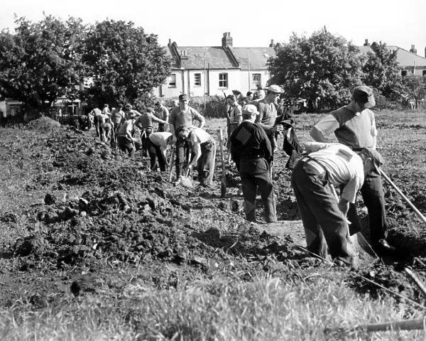 German prisoners have started work on the London County Council housing estate at Vendant - lane