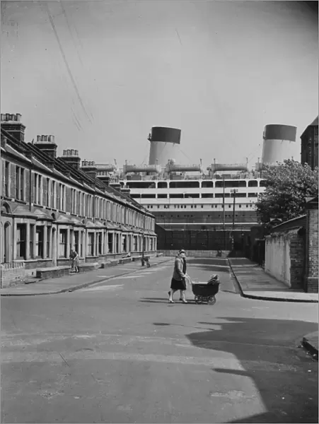 Silvertown, Westham. Between the Wars - England - London - Living Conditions. Undated