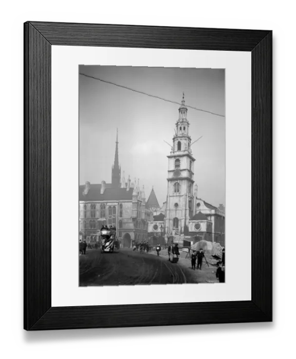 Framed Print : St Clement Danes Church in the Strand in Westminster, London. The Royal Courts Framed Print : St Clement Danes Church in the Strand in Westminster, London. The Royal Courts
