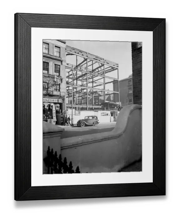 Framed Print : A view of the scaffolding frame for the new flats on the Earl Courts Road, West London