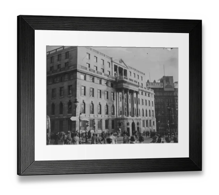 Framed Print : The South Africa House, in Trafalgar Square. 7 November 1945