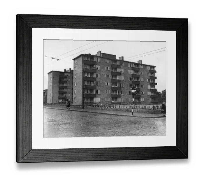Framed Print : A general view of the block of flats in St Pancras Way, borough of St Pancras (London)