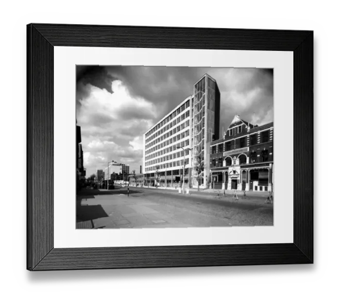 Framed Print : View of the new Elephant and Castle as it takes shape after the redevelopment work Framed Print : View of the new Elephant and Castle as it takes shape after the redevelopment work