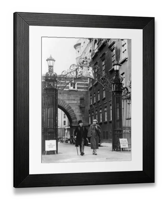 Framed Print : The Inspector is a fool. Sherlock Holmes expounds as they leave Scotland Yard