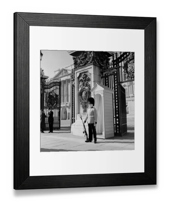 Framed Print : A footguard on sentry duty outside Buckingham Palace, London, England. 1960 s Framed Print : A footguard on sentry duty outside Buckingham Palace, London, England. 1960 s