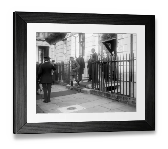 Framed Print : King George V visits the Portuguese Mission at their legation at Gloucester Place, London Framed Print : King George V visits the Portuguese Mission at their legation at Gloucester Place, London