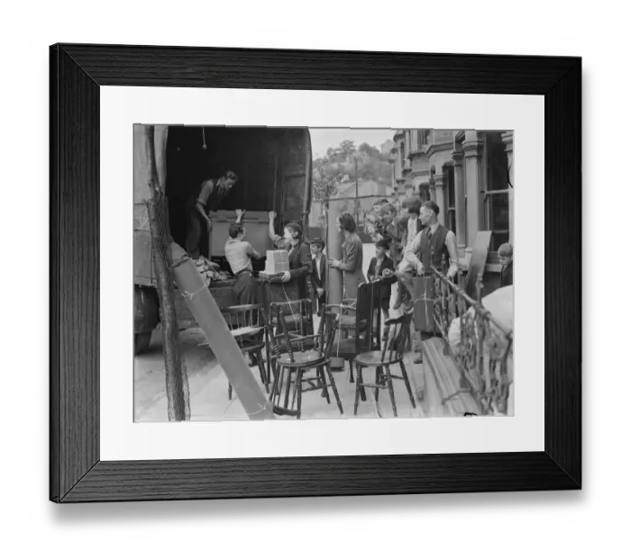 Framed Print : A residence in Plumstead, London, moves from Relliance Road. Here they are loading Framed Print : A residence in Plumstead, London, moves from Relliance Road. Here they are loading