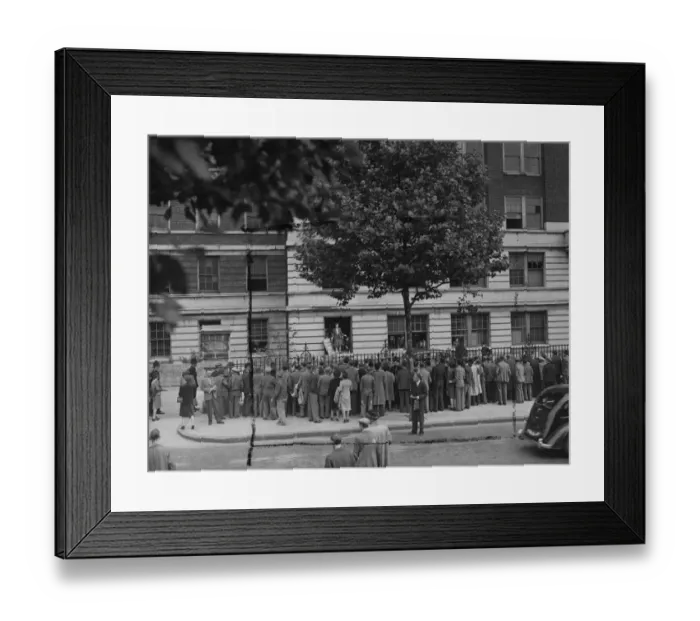 Framed Print : The 50 squatter families who took over the block of luxury flats at the Lodge, Regents Park Framed Print : The 50 squatter families who took over the block of luxury flats at the Lodge, Regents Park