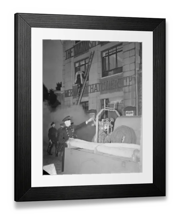 Framed Print : Demonstration by the the Auxillary Fire Service at the The Kentish Mercury office in Greenwich