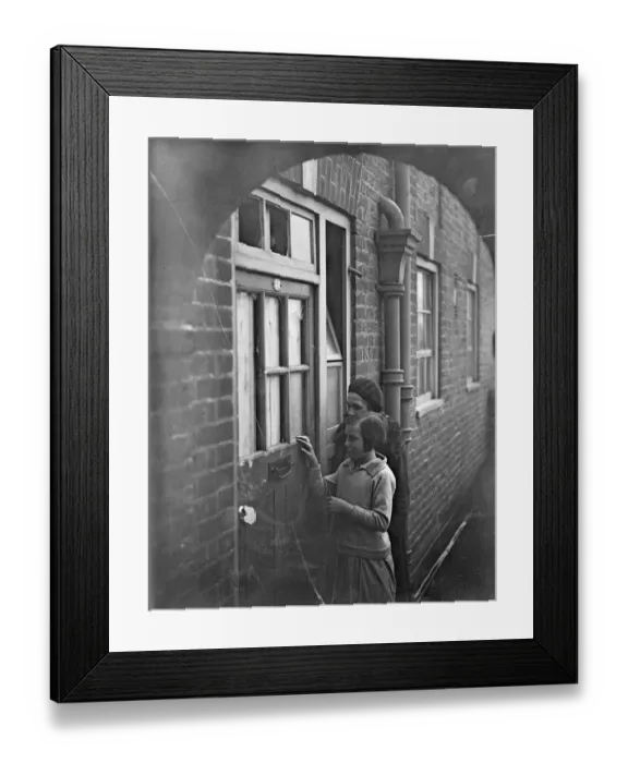 Framed Print : Wild scenes at a London eviction. A hand to hand fight between unemployed and police