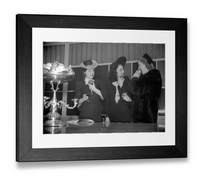 Framed Print : Butlins Building, 439 Oxford Street, London, has been opened as the headquarters Framed Print : Butlins Building, 439 Oxford Street, London, has been opened as the headquarters