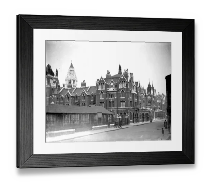 Framed Print : Shoreditch Market Place, London East End. 1933