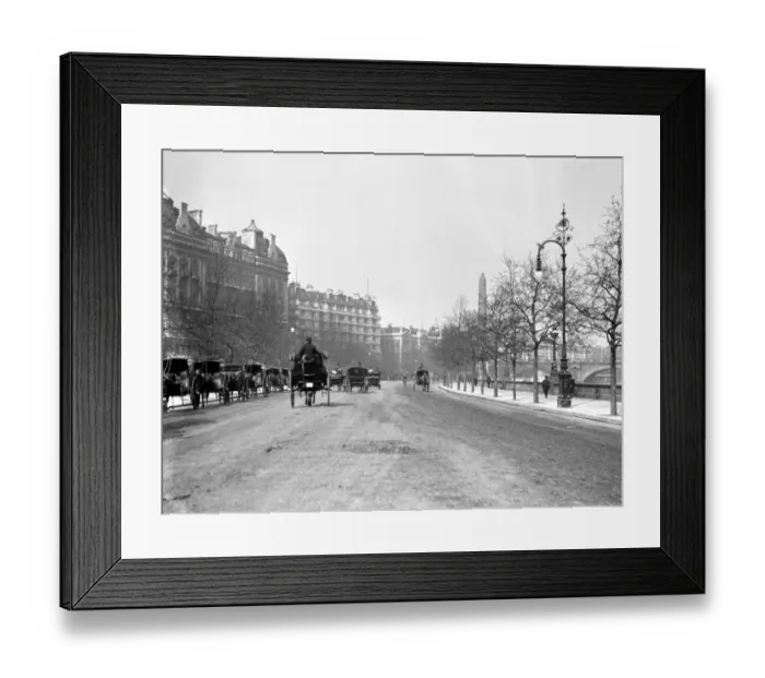Framed Print : London scene. The Thames Embankment, central London with rows of Hansom Cabs