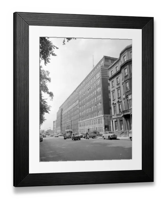 Framed Print : London: Europes biggest block of flats, Dolphin Square, overlooking the Thames Framed Print : London: Europes biggest block of flats, Dolphin Square, overlooking the Thames