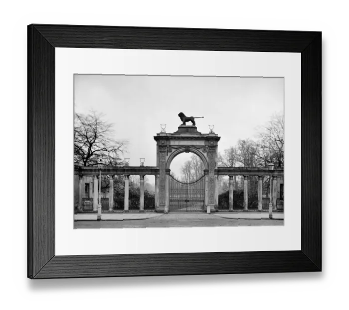 Framed Print : London. A gateway to Syon Park, the London residence of the Dukes of Northumberland Framed Print : London. A gateway to Syon Park, the London residence of the Dukes of Northumberland