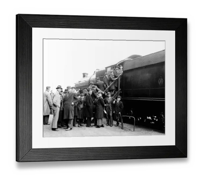 Framed Print : London schoolboys among the Kings special tour of Swindon locomotive works Framed Print : London schoolboys among the Kings special tour of Swindon locomotive works