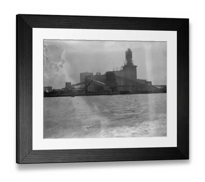 Framed Print : New Battersea power station seen from the river. A picturesque view of the new
