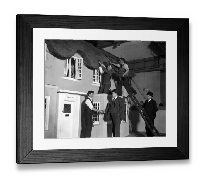 Framed Print : The three David brothers from Glamorgan, Wales, carried out the work of re - thatching Framed Print : The three David brothers from Glamorgan, Wales, carried out the work of re - thatching