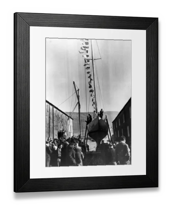 Framed Print : Argyll British Lauches the Sceptre The American Cup Contender launched