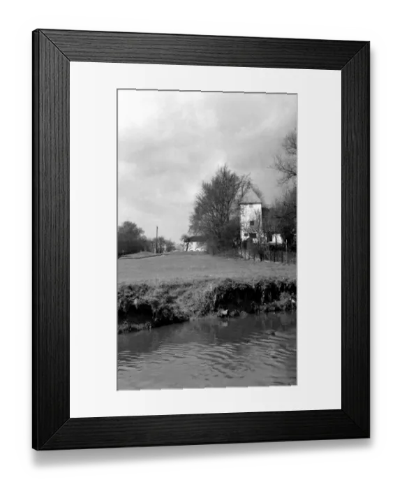Framed Print : St Mary The Virgin Church, Perivale, Middlesex, West London looking over Framed Print : St Mary The Virgin Church, Perivale, Middlesex, West London looking over