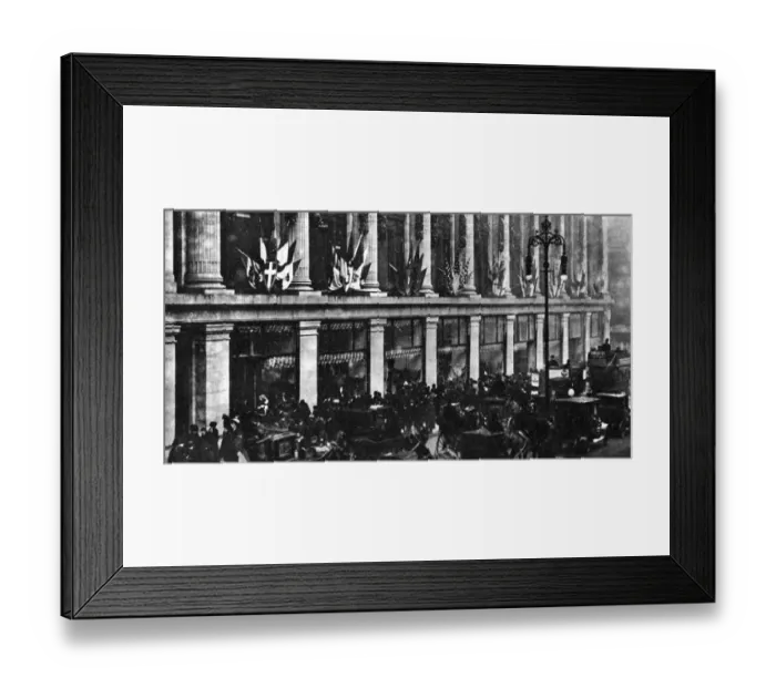 Framed Print : Archive picture of crowds at the opening day of Selfridges department store in Oxford Street Framed Print : Archive picture of crowds at the opening day of Selfridges department store in Oxford Street