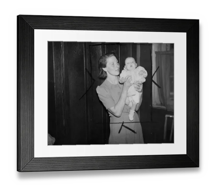 Framed Print : This 3-month-old girl, daughter of an ex-POW still serving in the forces is squatting Framed Print : This 3-month-old girl, daughter of an ex-POW still serving in the forces is squatting