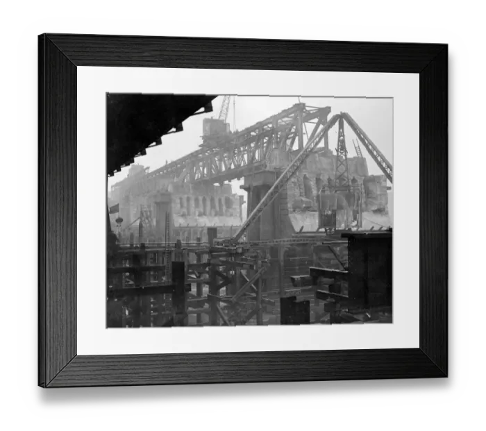 Framed Print : The delicate task of removing the arches of Waterloo Bridge has now been completed Framed Print : The delicate task of removing the arches of Waterloo Bridge has now been completed