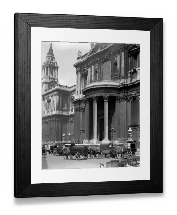 Framed Print : London. St Pauls cathedral, designed by Sir Christopher Wren in 1673 Framed Print : London. St Pauls cathedral, designed by Sir Christopher Wren in 1673