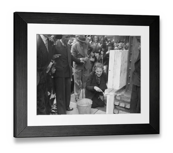 Framed Print : Gracie Fields lays foundation stone of new Prince of Wales Theatre. Gracie Fields Framed Print : Gracie Fields lays foundation stone of new Prince of Wales Theatre. Gracie Fields