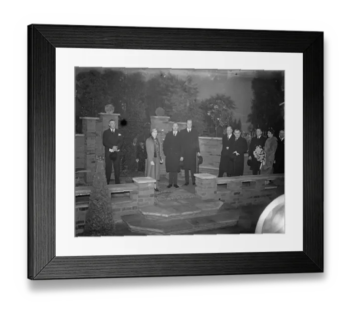 Framed Print : The Duke and Duchess of Gloucester opened the Ideal Home Exhibition at Olympia. Photo shows Framed Print : The Duke and Duchess of Gloucester opened the Ideal Home Exhibition at Olympia. Photo shows