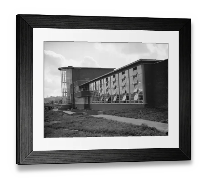 Framed Print : The County School for Boys in Sidcup, London. An external view of the new building Framed Print : The County School for Boys in Sidcup, London. An external view of the new building