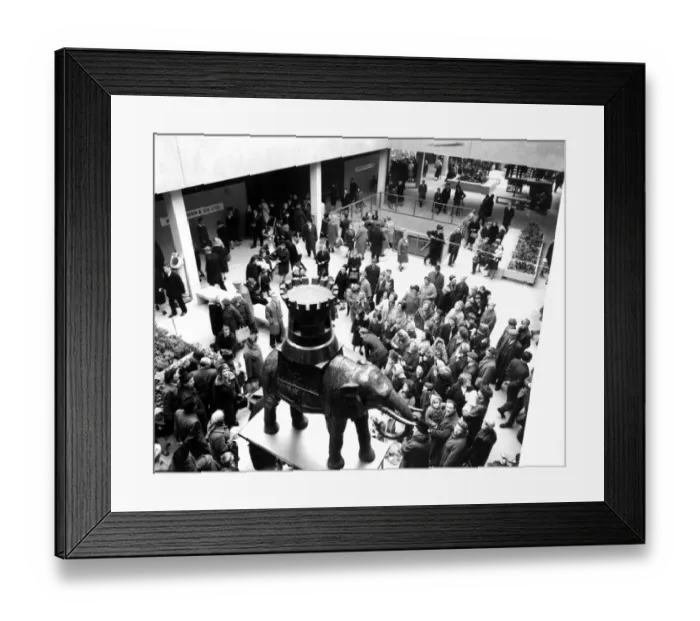 Framed Print : View of the new Elephant and Castle as it takes shape after the redevelopment work