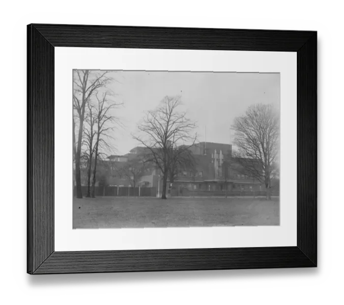 Framed Print : The ultra modern Royal Masonic Hospital at Ravenscourt Park, Hammersmith, London Framed Print : The ultra modern Royal Masonic Hospital at Ravenscourt Park, Hammersmith, London