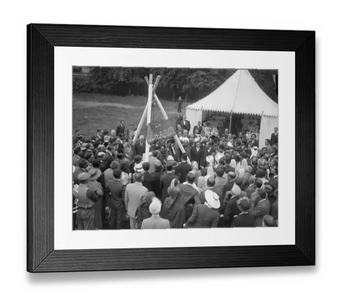 Framed Print : Nizams son lays foundation stone of Londons ?100, 000 mosque. Modelled on Taj Mahal Framed Print : Nizams son lays foundation stone of Londons ?100, 000 mosque. Modelled on Taj Mahal