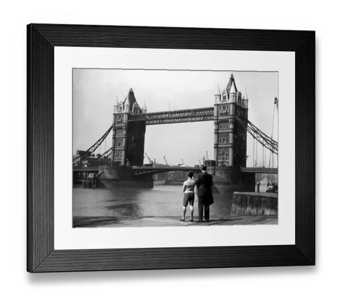 Framed Print : Tower Bridge, London 15th November 1946 Framed Print : Tower Bridge, London 15th November 1946