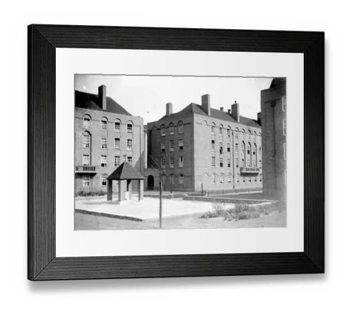 Framed Print : New homes at Wapping, London. 1933