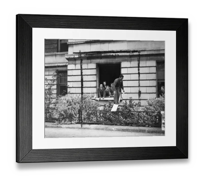 Framed Print : The 50 squatter families who took over the block of luxury flats at the Lodge, Regents Park Framed Print : The 50 squatter families who took over the block of luxury flats at the Lodge, Regents Park