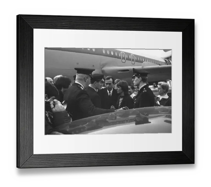 Framed Print : Police at London Aiport escort Davy Jones, singer with the American pop group