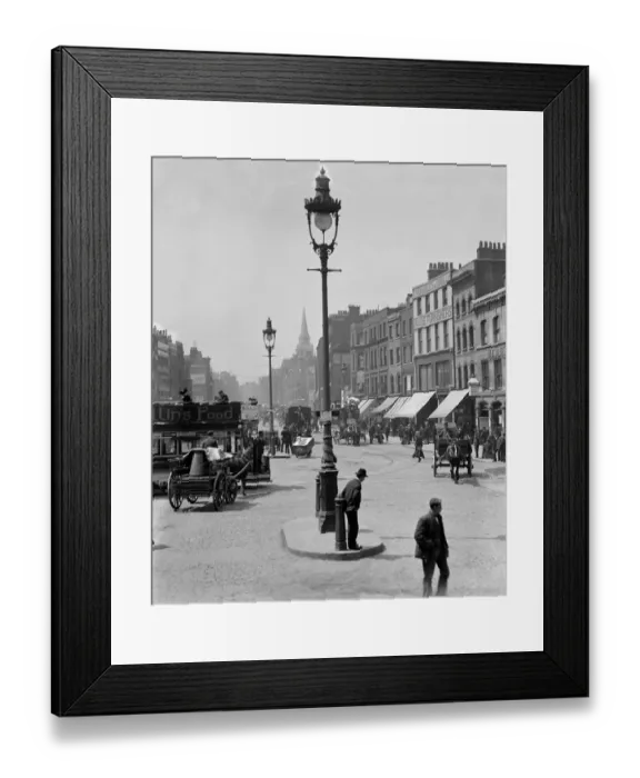 Framed Print : A busy London street scene. Early 1900s Framed Print : A busy London street scene. Early 1900s