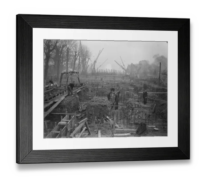 Framed Print : New concrete bridge over Thames at Richmond. A new concrete bridge is being constructed Framed Print : New concrete bridge over Thames at Richmond. A new concrete bridge is being constructed