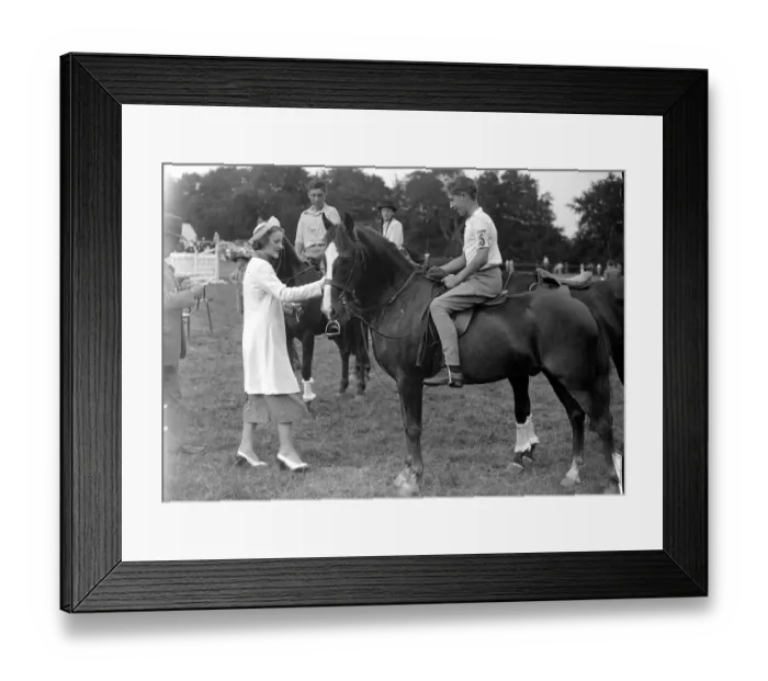 Framed Print : The Duchess of Norfolk presenting a rosette at horse show Arundel Sussex 4th Augiust Framed Print : The Duchess of Norfolk presenting a rosette at horse show Arundel Sussex 4th Augiust