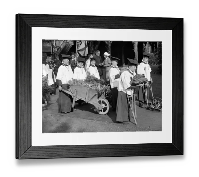 Framed Print : Harvest Thanksgiving at the Heritage Craft School, Chailey, Sussex 26 September 1937