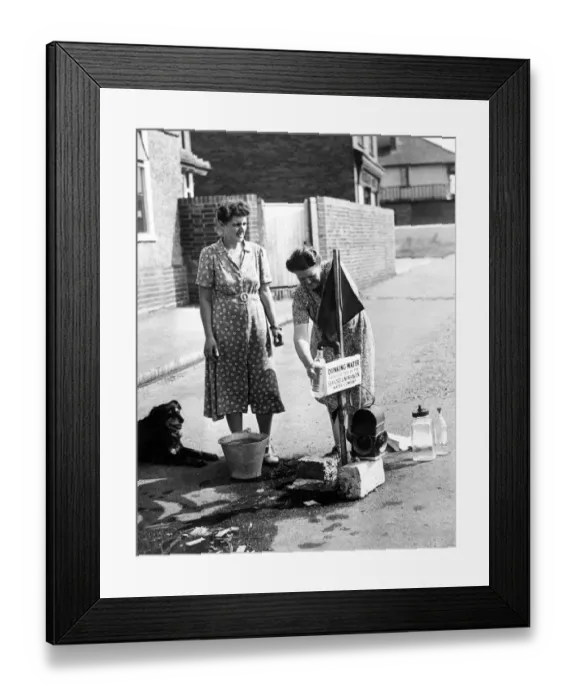 Framed Print : Mrs Gardaner and Mrs Weatherall draw drinking water from stand pipes which have been Framed Print : Mrs Gardaner and Mrs Weatherall draw drinking water from stand pipes which have been