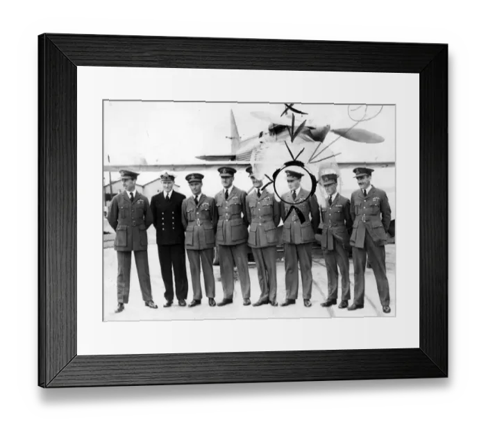 Framed Print : Great Britains Schneider trophy team together at Calshot on Southampton water L Framed Print : Great Britains Schneider trophy team together at Calshot on Southampton water L