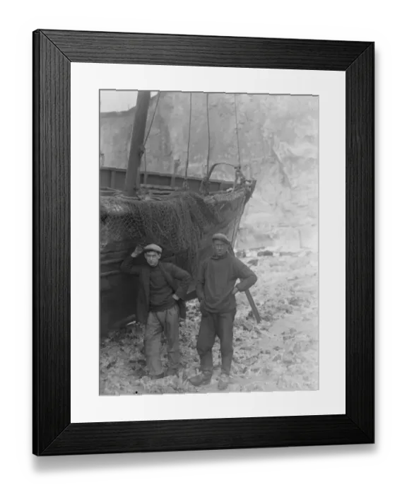 Framed Print : Wrecked on the south coast. Rocket shot from cliff top to crew of fishing boat Framed Print : Wrecked on the south coast. Rocket shot from cliff top to crew of fishing boat