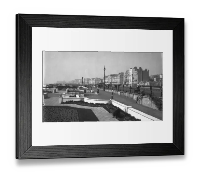 Framed Print : Gardens and the Promenade on the seafront at Brighton, Sussex. 26th March 1931