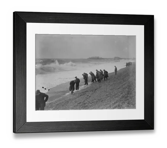 Framed Print : Beachcombres on Brighton beach. 10th January 1936 Framed Print : Beachcombres on Brighton beach. 10th January 1936
